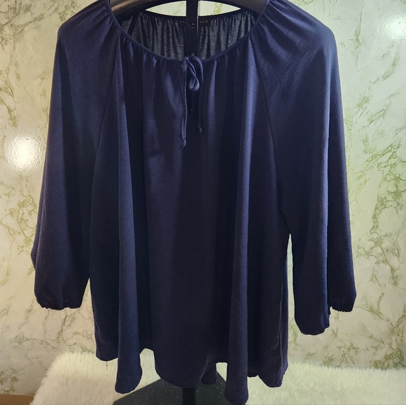 FRED DAVID Tops - FRED DAVID Beautiful Navy Blouse